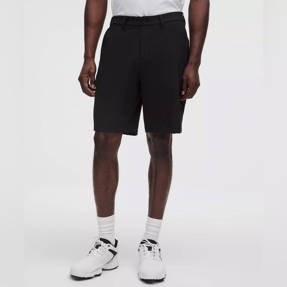 Lululemon men’s black 10” classic fit Golf shorts size 40